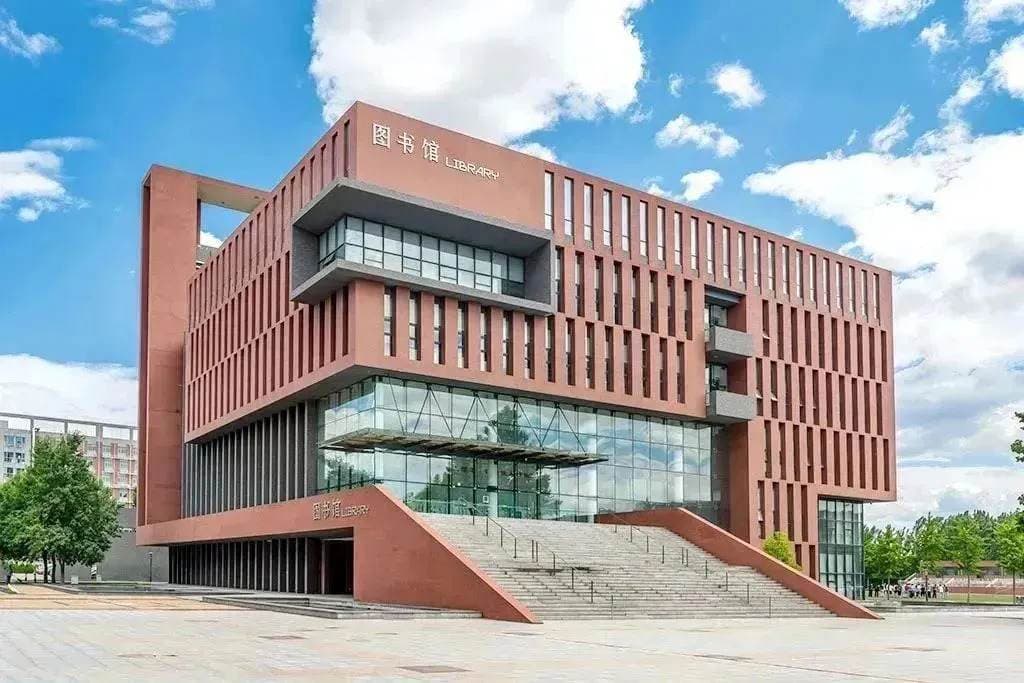 Кампус Пекинский институт «Диэрвайгоюйсюэюаньчжунжуйцзюдяньгуаньли»