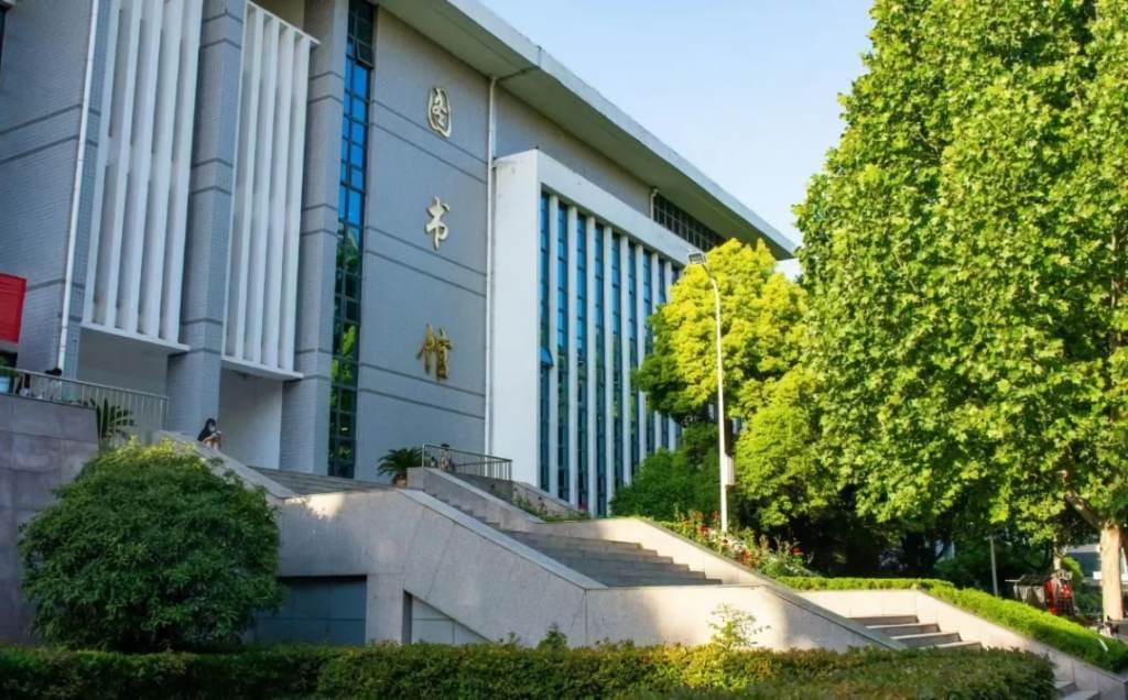 Чжэнчжоуский институт финансов и экономики, фото 3