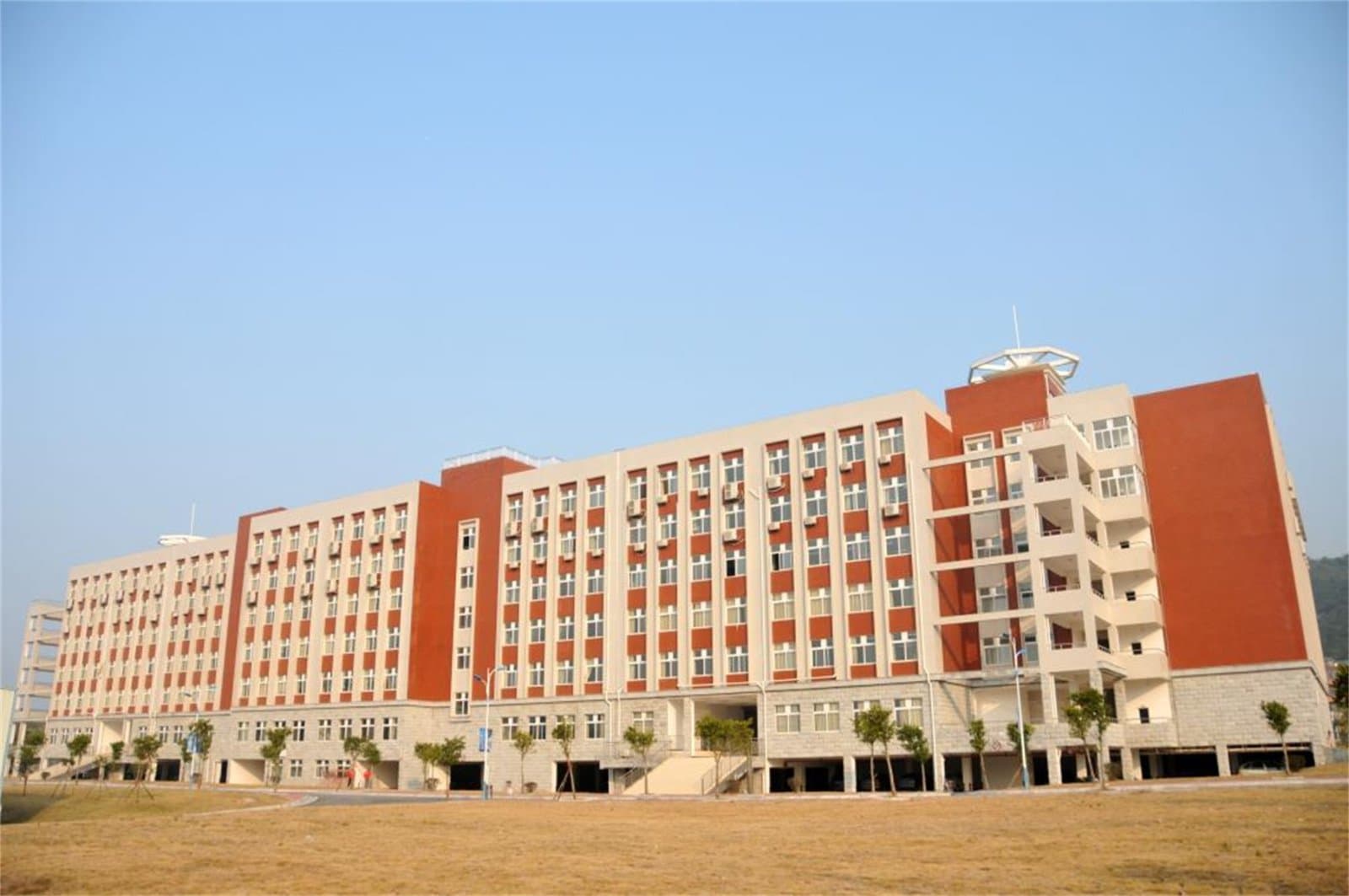 Кампус Гуйлиньский институт «Хантяньгуне»