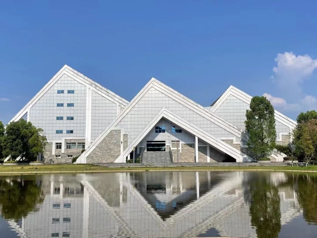 Кампус Гуйлиньский туристический институт