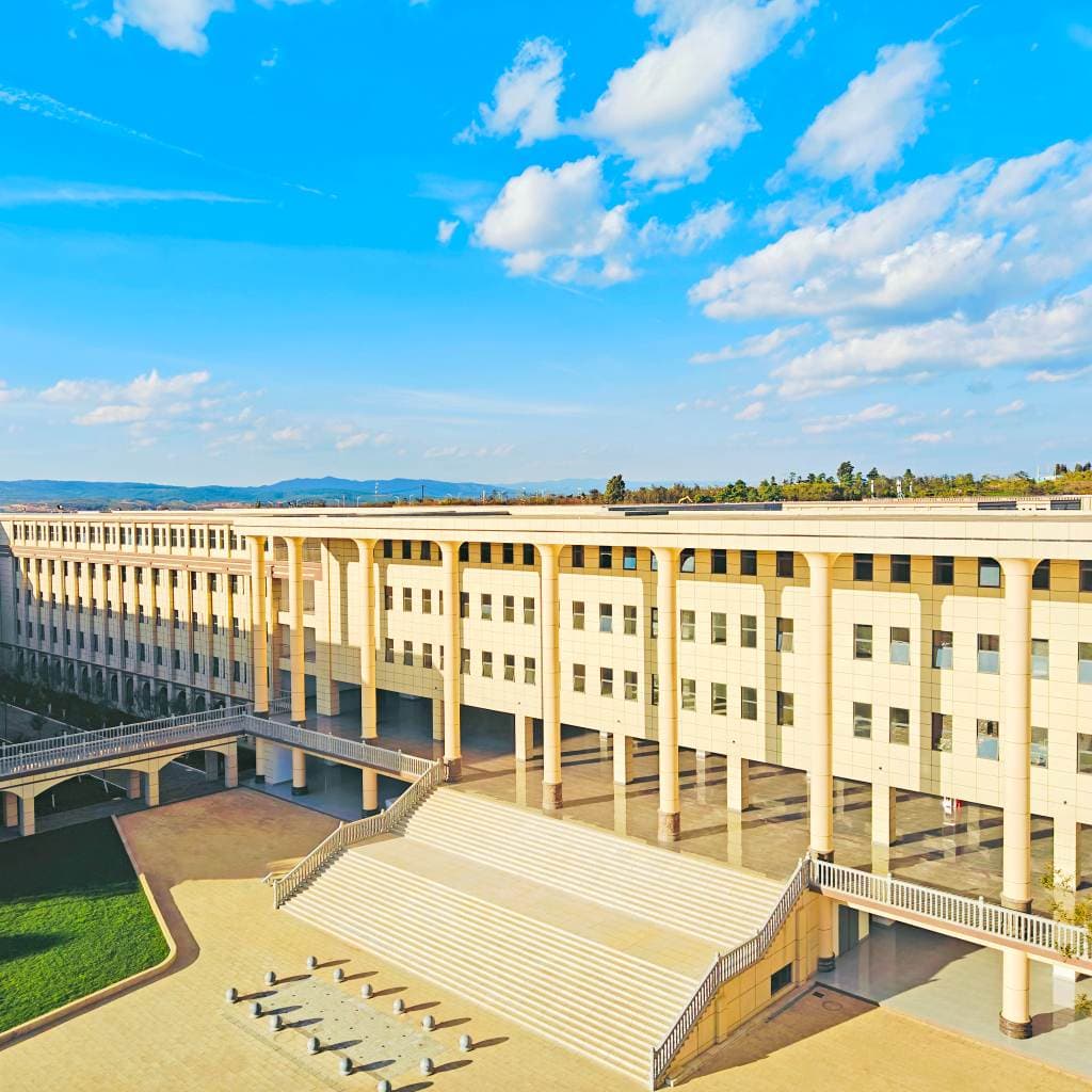 Кампус Куньминский авиационный профессиональный колледж